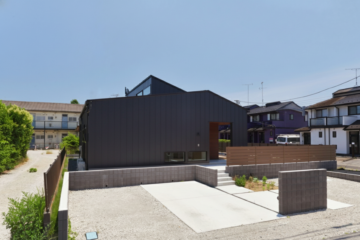 勾配天井にアイランドキッチンが映える平屋